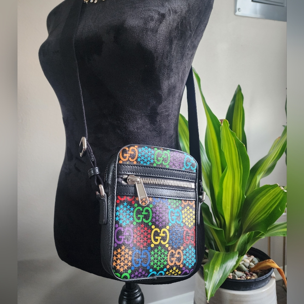 Authentic Gucci GG Supreme Crossbody Bag
